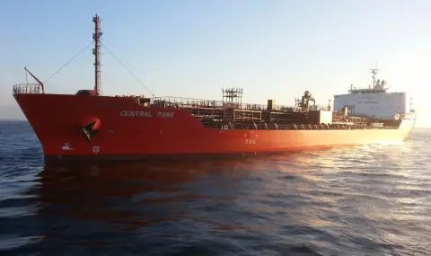 Военен кораб на САЩ освободи похитения танкер с двама българи в Аденския залив - 1