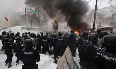 10 ранени при сблъсъци в центъра на Киев (СНИМКИ) - 1