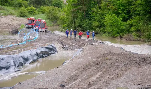 Международни експерти пристигат в Румъния заради наводнена мина - 1