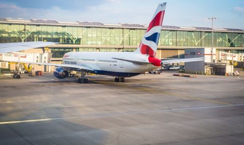 Тотален хаос! Лондонското летище "Хийтроу" ограничава броя на заминаващите пътници до 100 000 на ден  - 1