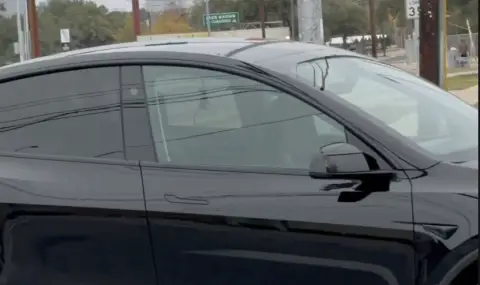 Мъск спази обещанието си: „Тесли“ без шофьори тръгнаха по улиците в САЩ (ВИДЕО) - 1