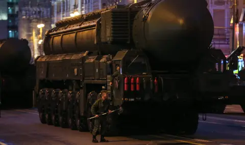 Русия към НАТО: Ще се самоубиете, ако изпратите войски и ракети с голям обсег в Украйна - 1