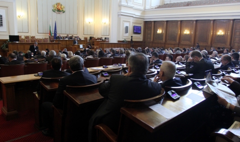 Само Дянков е в парламента за министерските рокади - 1
