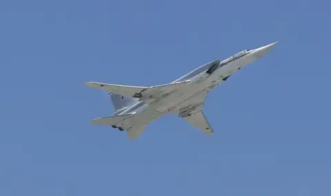 Военни игри над Балтийско море! Руски стратегически бомбардировачи Ту-23МЗ извършиха планиран полет  - 1