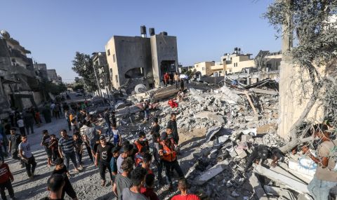 Израел бомбардира три болници  - 1