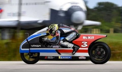 Нов рекорд за скорост: най-бързият електрически мотоциклет в света ускори до 455 километра в час (ВИДЕО) - 1