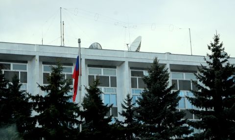 Обявените за персона нон грата, руски дипломати, напуснаха страната - 1