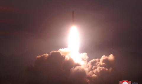 Северна Корея тества нови две ракети - 1