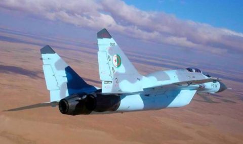 МиГ-29 се разби в Алжир, единият от пилотите загина - 1