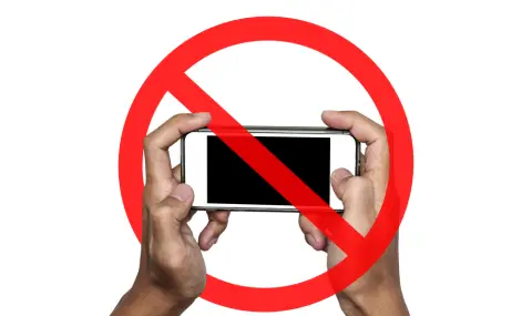 Град във Франция забрани използването на мобилни телефони на публични места - 1