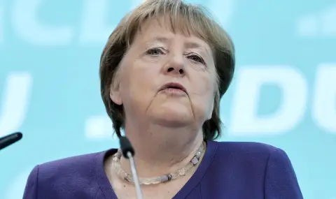 Merkel surprises by delaying her support for Friedrich Merz  - 1