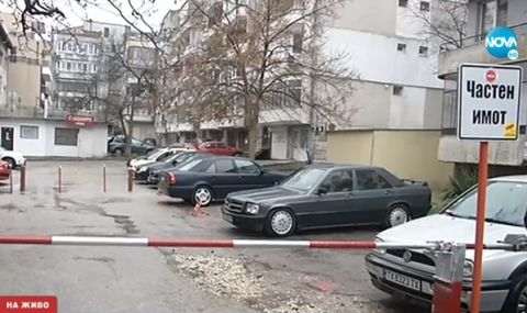 Преградиха с бариера улица във Варна - 1