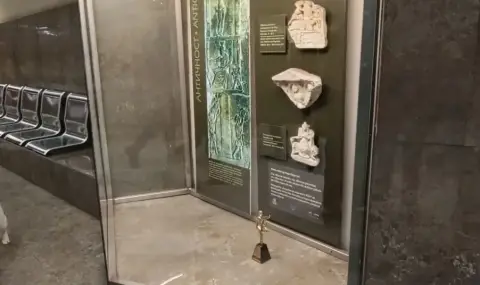 The Awakener of the Year Martin Atanasov left his prize at the Serdika metro station  - 1