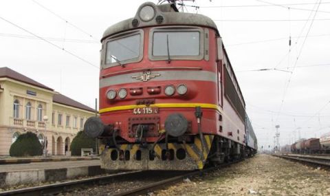 Влак удари човек край Велинград - 1
