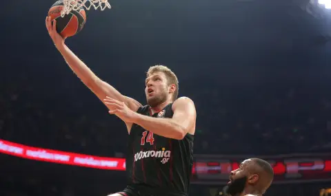 Александър Везенков блести, но Олимпиакос отстъпи на Валенсия в Евролигата - 1