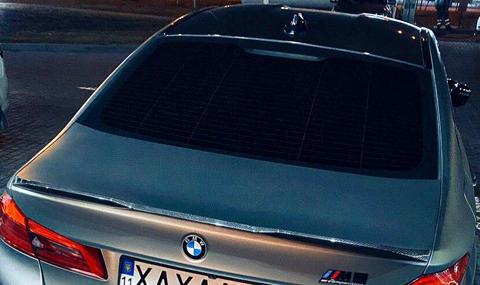 Как водач на BMW M5 се присмива на Mercedes AMG - 1
