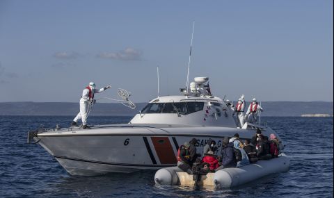 Лодка с мигранти потъна в Егейско море - 1