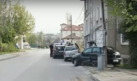 В Благоевград: Шофьор на 21 години помете 4 коли  - 1