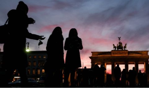 Консерваторите в Берлин ще преговарят със социалдемократите за съставяне на местно правителство - 1