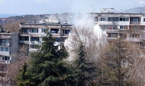 Мъж изгоря на балкона си в блок във варненски квартал  - 1