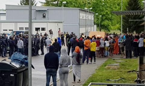 Мигранти биха полицаи в Германия - 1