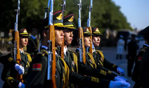 Китайският президент призна, че армията на страната му е изправена пред големи проблеми - 1