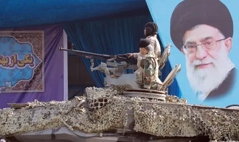 Призив от Париж: Свалете аятолах Али Хаменей - 1