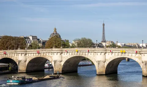 Свински глави открити пред няколко джамии в Париж: Полицията започна разследване - 1