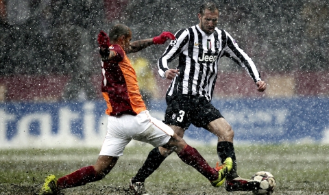 Сняг в Истанбул, сълзи в Неапол, кръв в Милано - 1