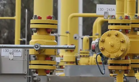 ЕК работи за пълна забрана на доставките на руски газ през Украйна - 1