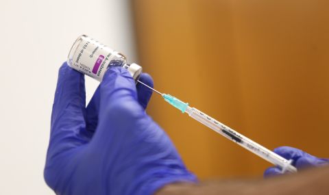 Кампанията за ваксиниране на хората над 65 години срещу грип и COVID-19 започва - 1