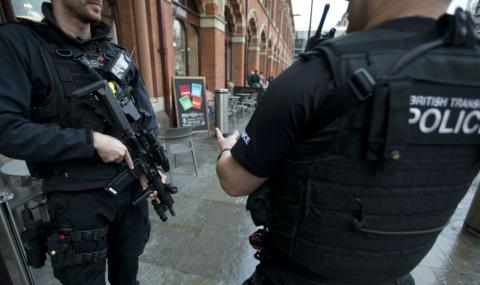 Тийнейджърка арестувана в Лондон за тероризъм - 1