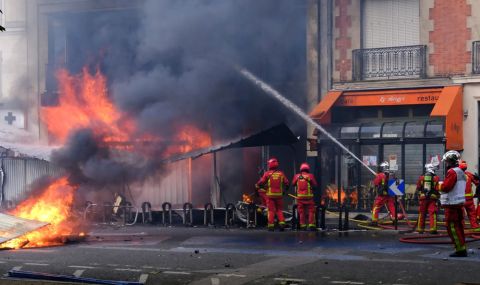  Силен пожар след взрив в Париж - 1