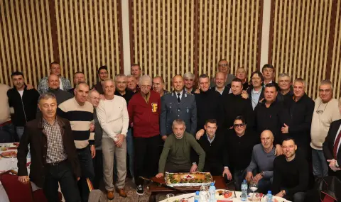 ЦСКА зарадва ветераните с коледен обяд - 1