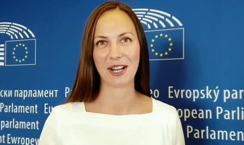 Наш евродепутат предлага драстично намаляване на таксите за преводи в евро - 1
