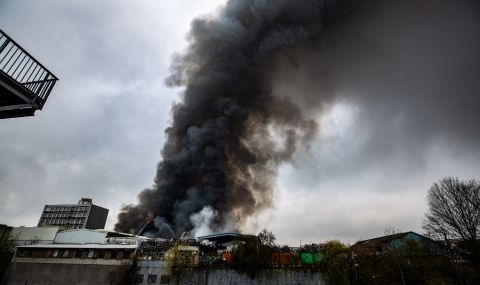 140 евакуирани заради пожарите в Хамбург - 1