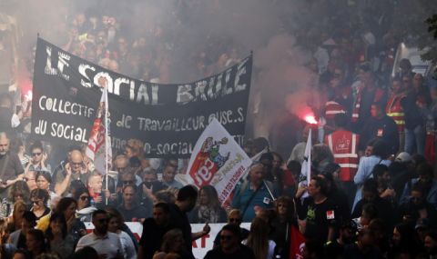 Френски интелектуалци призовават французите да излязат на протест - 1