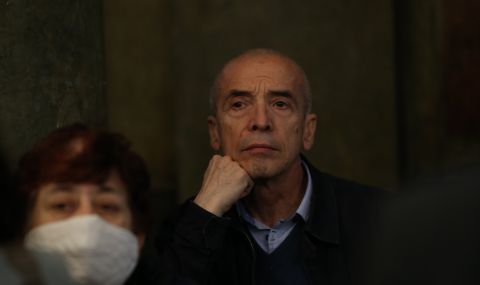 Доц. Мангъров: Трябва да убедим премиера, че зеленият сертификат е безсмислен - 1