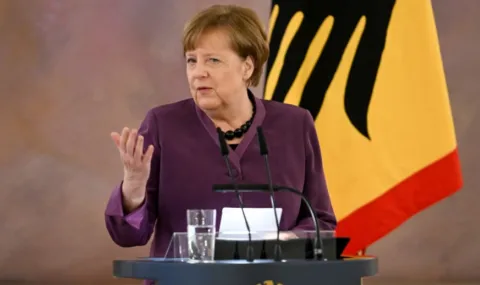 Merkel urges CDU to follow Adenauer - 1