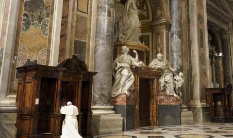 Папа Франциск отслужва при закрити врата литургия за католическия Велики четвъртък - 1