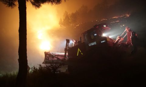 Над 550 евакуирани заради огромен горски пожар в Испания - 1