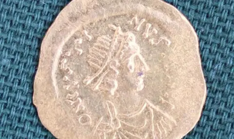 Откриха златна монета от VI век край Севлиево - 1
