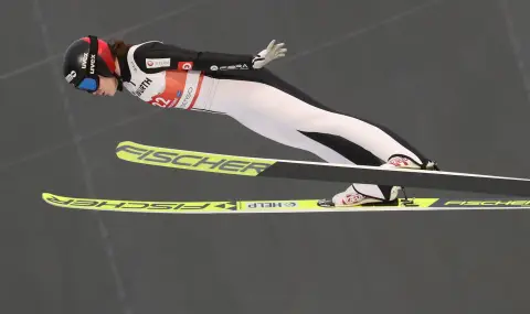 Анна Стрьом падна лошо на шанцата за ски скок в Енгелберг - 1