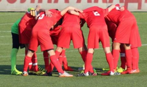 Таланти на ЦСКА вилнеят след мач в Пловдив, скачат на бой на реферите - 1