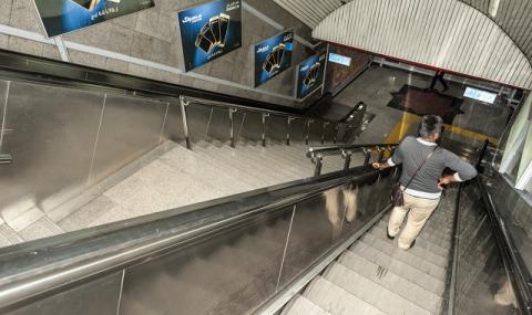 Зверски сблъсък в метрото в Техеран - 1