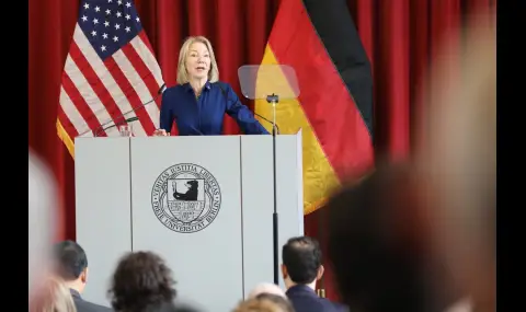 Посланичката на САЩ в Германия Ейми Гътман напуска поста по лични причини - 1