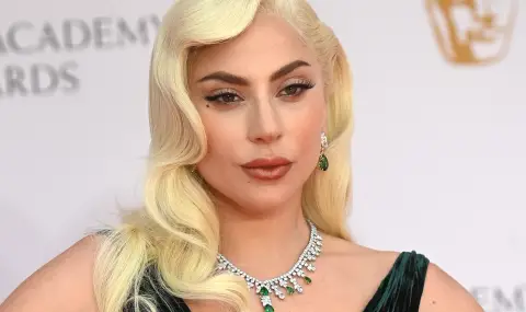 Лейди Гага "облече" авточасти за премиерата на филма си (СНИМКИ) - 1