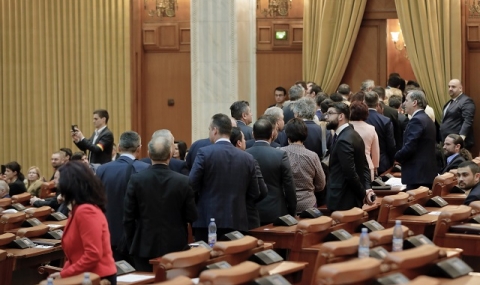 Румънското правителство оцеля в парламента - 1