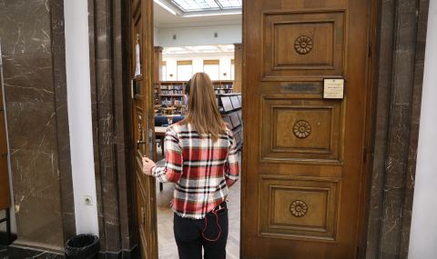 МЗ в отговор на ФАКТИ: Студентите могат да посещават университетски библиотеки без зелен сертификат - 1