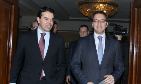 Няма съществен напредък при преговорите с Македония - 1